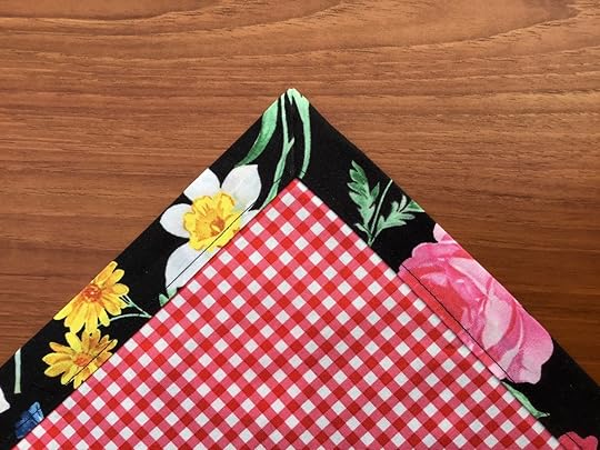 No-Hassle Table Topper Sewing Tutorial Video by the Stitch it! Sisters