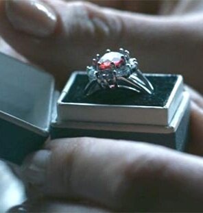 Margaret’s engagement ring as shown in The Crown season 2 “Matrimonium.”