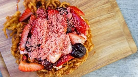 Lots-o'-Straw-“Bear”-y Funnel Cake at Disneyland Resort