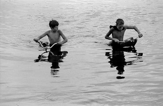 SM_TheSwimmers_0018.jpg