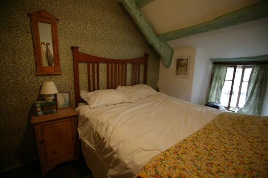 Arts-&-Crafts bedroom (for guests)