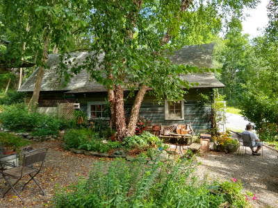 The main building of Rodger's Book Barn