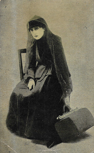 Yvette Andreyor in La déserteuse (1917)