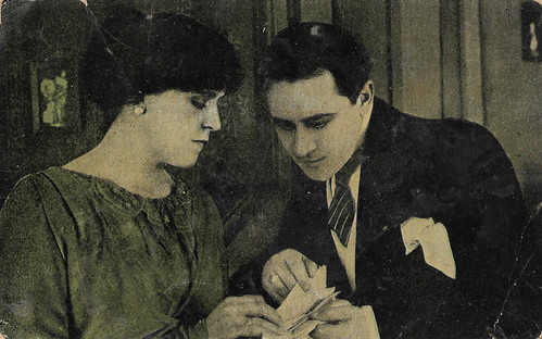 Jeanne Delvair and René Rocher in Blessée au coeur (1917)
