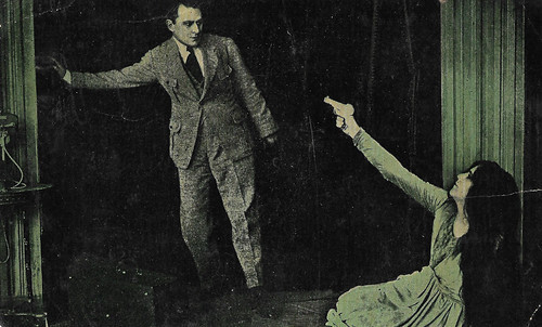 Jeanne Delvair and Jean Ayme in Blessée au coeur (1917)