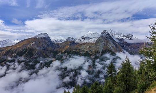 File:Bergtocht van Gimillan (1805m.) naar Colle Tsa Sètse in Cogne Valley (Italië). Zicht op de omringende alpentoppen van Gran Paradiso 01.jpg