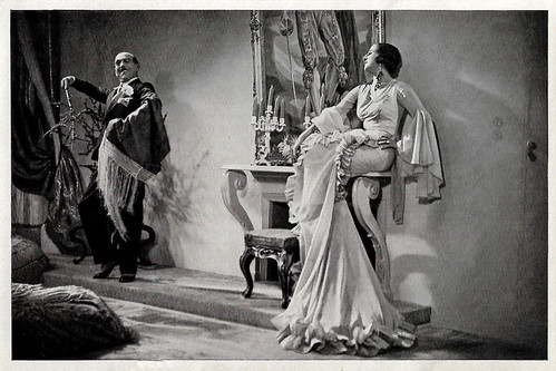 Blanche Montel and Charles Dechamps in Flagrant délit (1931)