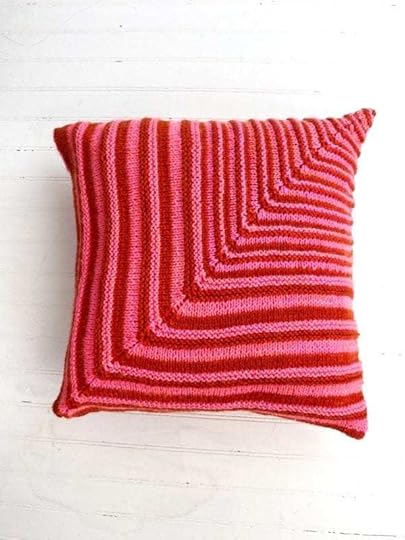 YarnYAY! April Hip to Be Mitered Square Pillow by Vickie Howell