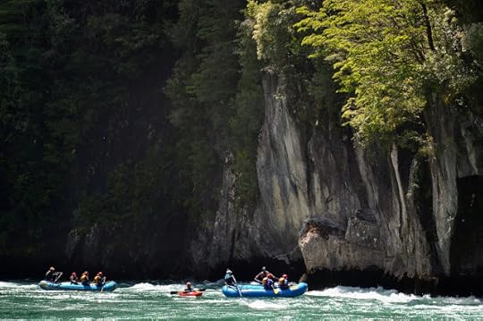 Biscuind pe Futaleufú; Chile (© Outdoor Patagonia)