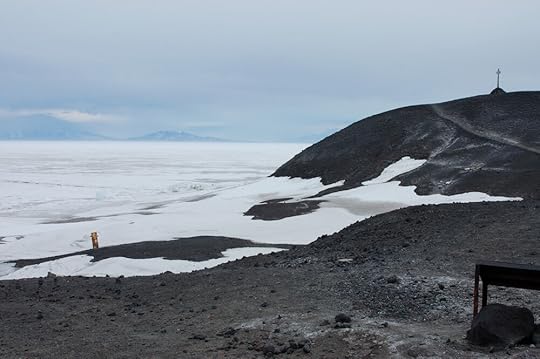 View to the west: L-R Mt Discovery (capped with cloud), Brown Peninsula, and in the middle ground, the Hut Point headland with Vince’s Cross on top of it.