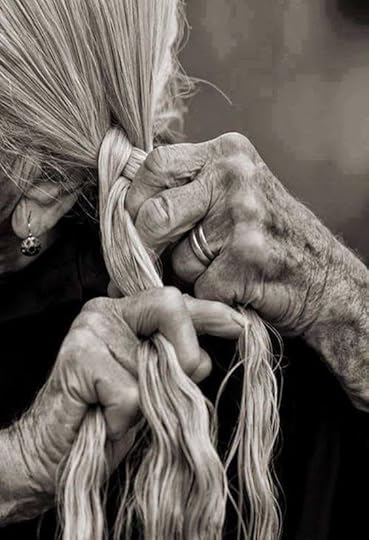 hands braiding hair