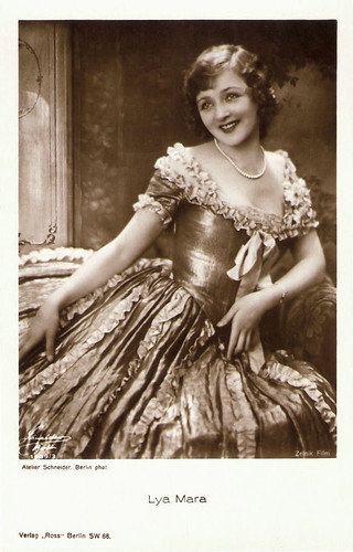 Lya Mara in Die lachende Grille (1926)