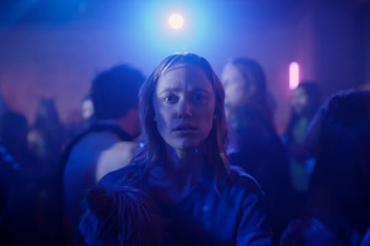 Clare holds her dog in a nightclub in Quibi's THE STRANGER Part 8.
