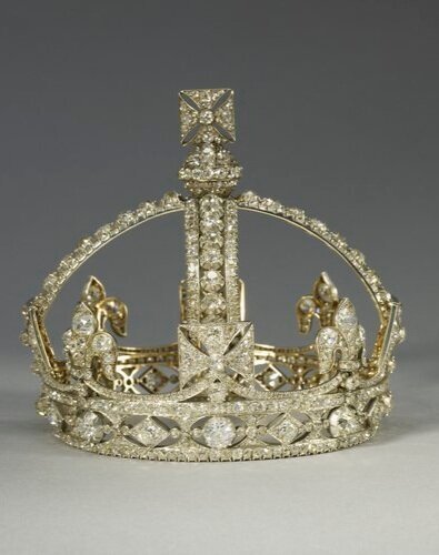 queen+victoria%27s+small+diamond+crown.jpg