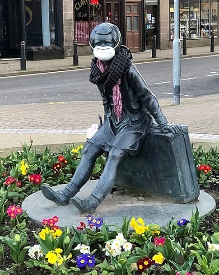 File:Wee Annie, Kempock Street, face mask.jpg
