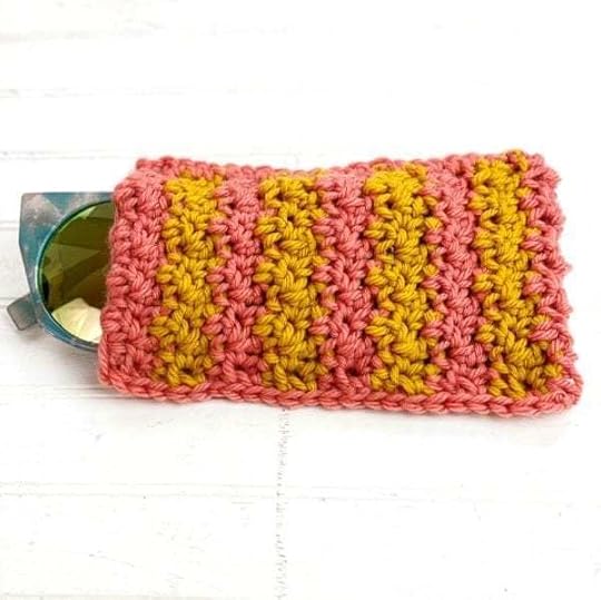 How to crochet a sunglass case.