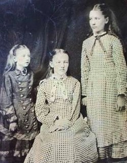 Laura Ingalls and sisters as children<br />