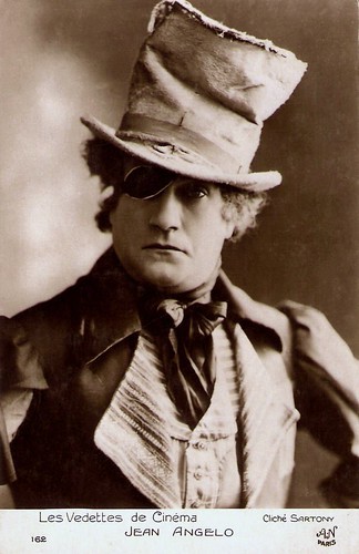 Jean Angelo in Les Aventures de Robert Macaire (1925)