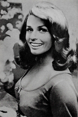 Senta Berger in Operazione San Gennaro (1966)