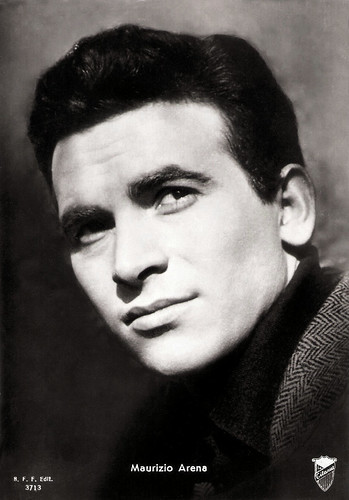 Maurizio Arena in Poveri milionari (1958)