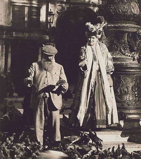 Anonymous, "Claude Monet and his second wife Alice Hoschedé Monet in St. Mark’s Square, Venice", October 1908 Фрагмент фотографии.