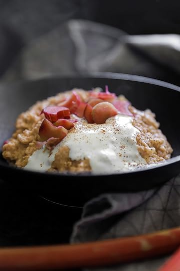 merilin-taimre-paljas-porgand-blogi-retsept-postitus-lihtne-kiire-rabarber-kaerahelbed-puder-hommiku-söök-tervislik-suhkru-gluteeni-vaba-taimne-vegan