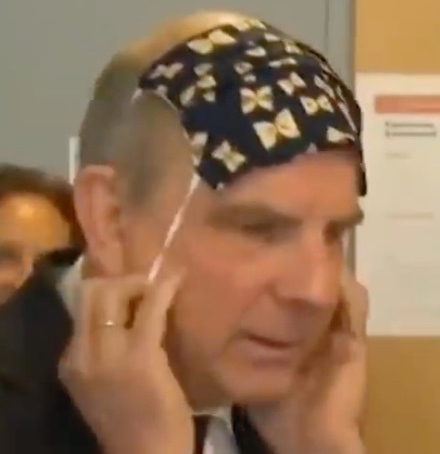 A face mask reveals much about your personality 