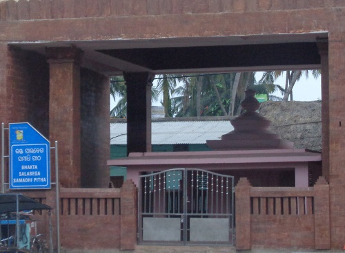 This image has an empty alt attribute; its file name is salabega.jpg