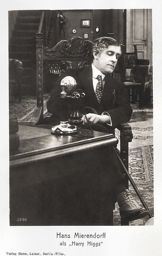 Hans Mierendorff as Harry Higgs