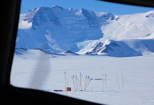 It was such a wide plain, and so magnificent a vista, that I thought it was the Beardmore at first.