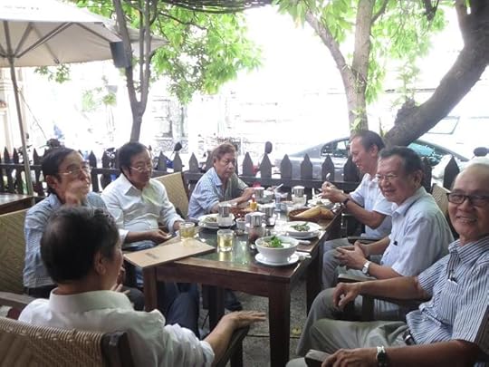 Từ trái: Sâm Thương (thấy lưng) Chu Trầm Nguyên Minh, Rừng, Nguyên Minh, Lữ Kiều, Đỗ Nghê, Mang Viên Long) Ngày 10.10.13