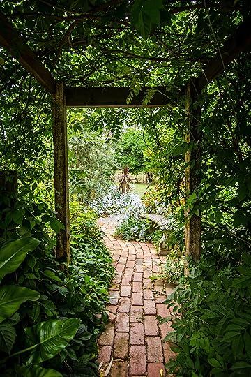 The next installment of Sharon Wray's The Hungry {Romance} Writer tells the story of Allison Pinckney's Bridal Tea (from the Deadly Force book series), including a recipe for Raspberry Crumb Bars.