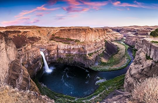 Washington's Palouse waterfalls in the evening