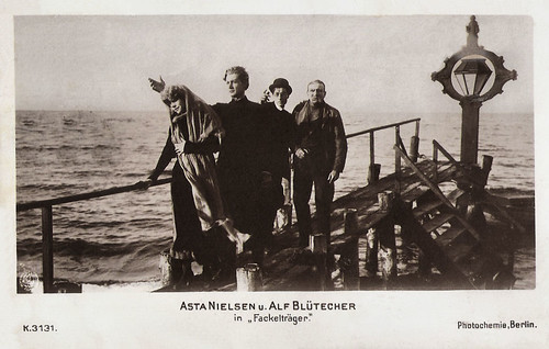 Asta Nielsen and Alf Blütecher in Mod lyset (1919)