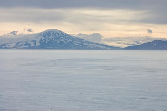 Mt Discovery was never dull; here it is with a rolling blanket of fog(?) – I kept expecting this to come in, but it was held almost in stasis behind the mountains.