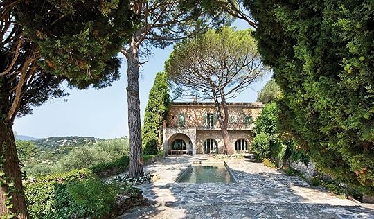 Дом-вилла Пикассо близ Канн, где художник жил со своей второй женой до самой смерти. Терраса с прудом: площадь участка составляет почти 33 000 квадратных метров. Построен на 1709 кв.м., главный дом имеет 1225. Фото: R365/ Christies International Real Estate