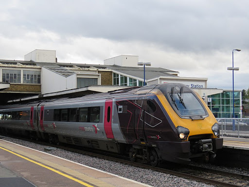 Train arriving at Banbury station