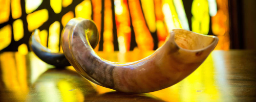 Shofar-in-front-of-stained-glass