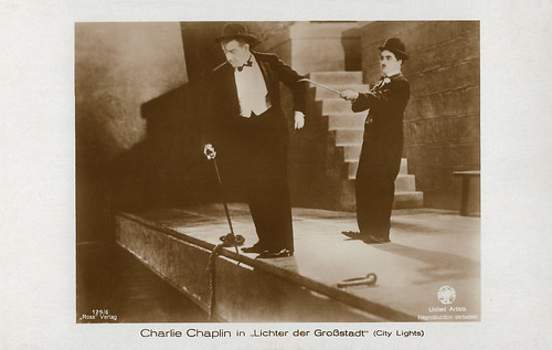 Charlie Chaplin and Harry Myers in City Lights (1931)