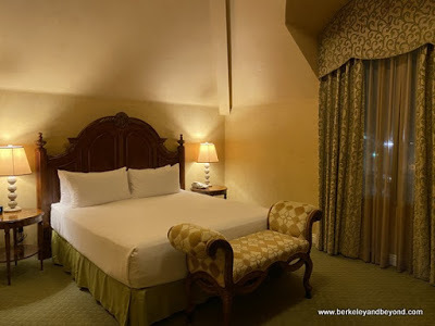 guest room at Ayres Hotel Manhattan Beach Hawthorne in Southern California