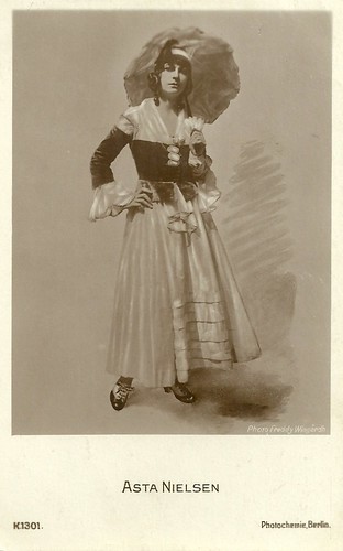 Asta Nielsen in Dora Brandes (1916)