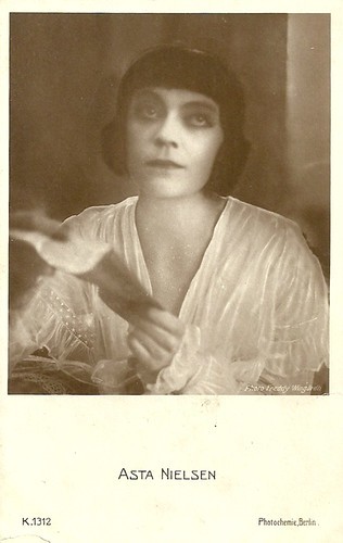 Asta Nielsen in Dora Brandes (1916)