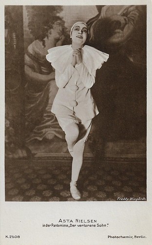 Asta Nielsen in the stage pantomime Der verlohrene Sohn (1918)