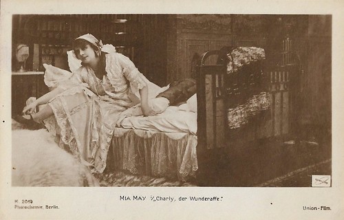 Mia May in Charley, der Wunderaffe