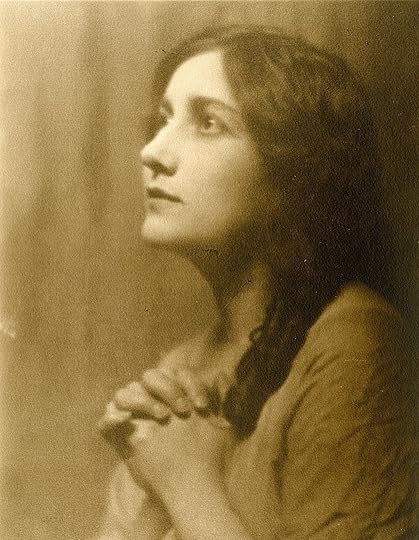 Maryfuller-1914-sideview-silentfilmactress.jpg