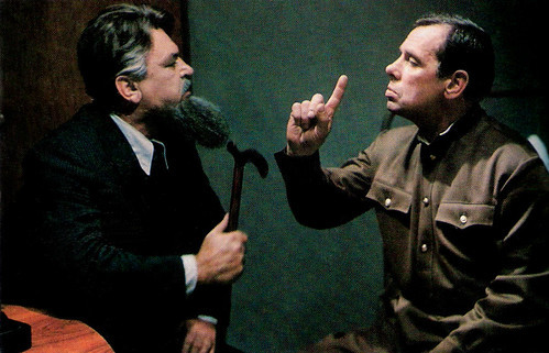 Sergey Bondarchuk and Georgi Zhzhyonov in Vybor tseli (1975)