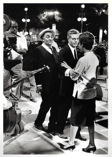 Federico Fellini at the set of 8 1/2 (1963)