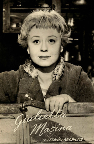 Giulietta Masina in La Strada (1954)