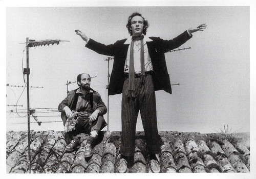 Roberto Benigni and Angelo Orlando in La Voce della luna (1990)