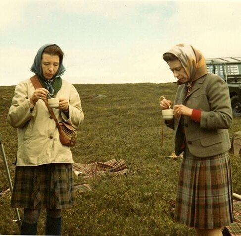 I couldn’t find a screenshot from The Crown of the Queen and Anne stalking, but if you’ve seen this episode, you’ll see how similar their stalking outfits are to their real life counterparts’ outfits in this pic.
